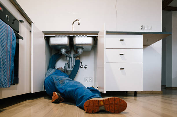 Professional Leak Detection technician working in Huntertown, IN